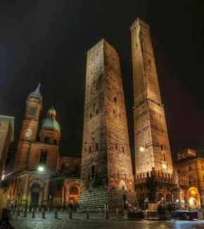 Home 2 torri Bologna